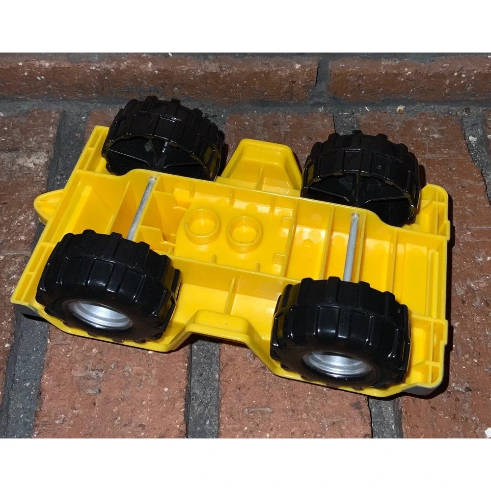 Mega Bloks Yellow Off Road Safari Jeep Toy Vehicle with Building Studs